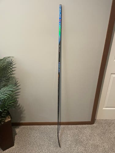 Senior Right Handed P29 Nexus Sync Hockey Stick