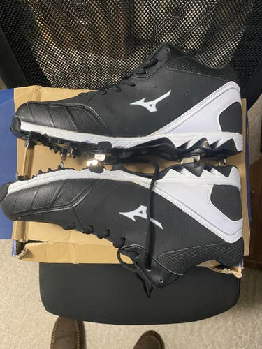 Black Adult New Men's Metal Size 12 (Women's 13) Mizuno Mid Top