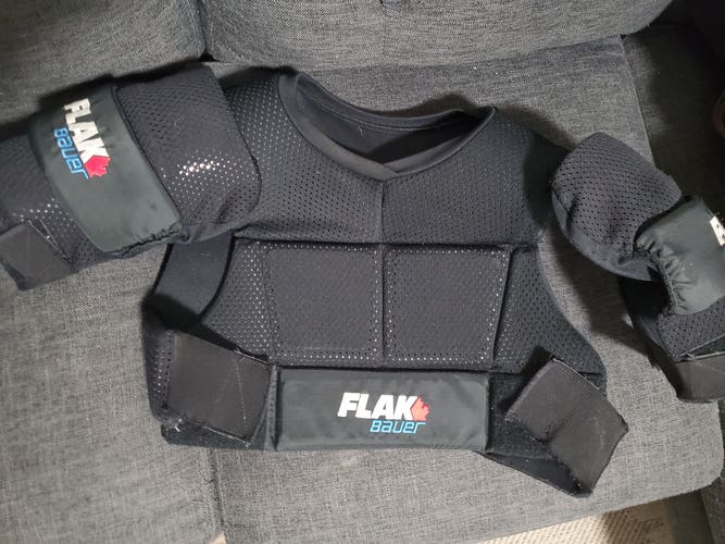 Senior Medium Bauer Shoulder Pads