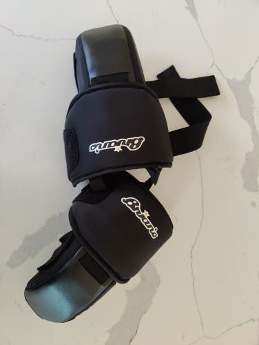 New Brian's Goalie Knee Guards PRO II SR