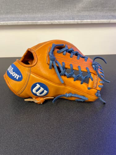 Pitcher's 11.5" A2000 Baseball Glove