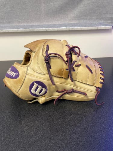 Pitcher's 11.75" A2000 Baseball Glove