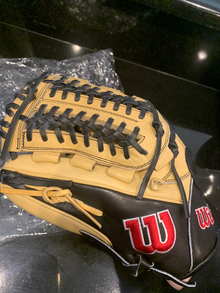 Pitcher's 11.75" A2000 Baseball Glove