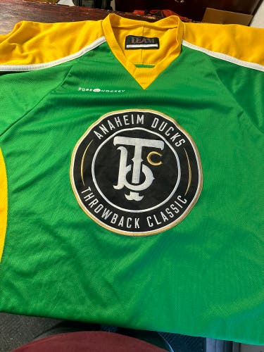 Green Used XL  Jersey Retro North Stars And Socks