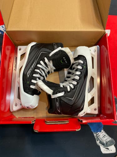 New CCM Regular Width Size 2.5 Ribcor 40K Hockey Goalie Skates