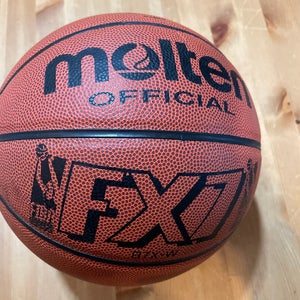 Molten Basket Ball FX7    Model B7x-W