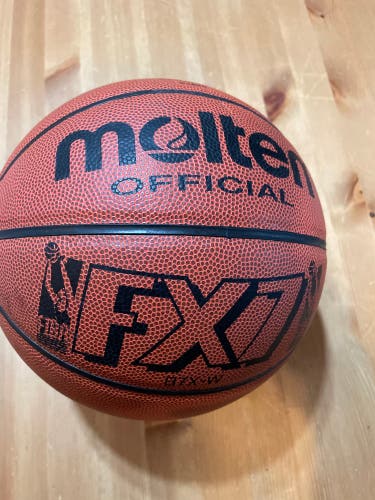 Molten Basket Ball FX7    Model B7x-W