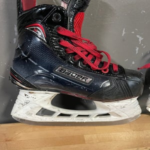 Used Bauer Regular Width Size 2 Vapor X800 Hockey Skates