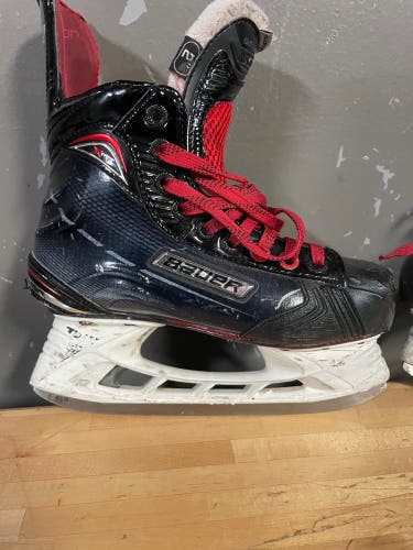 Used Bauer Regular Width Size 2 Vapor X800 Hockey Skates