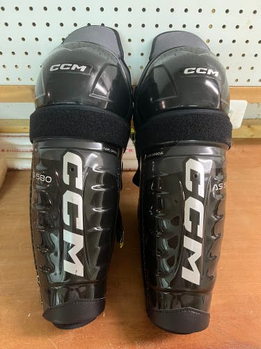CCM AS 580 SHIN GUARDS