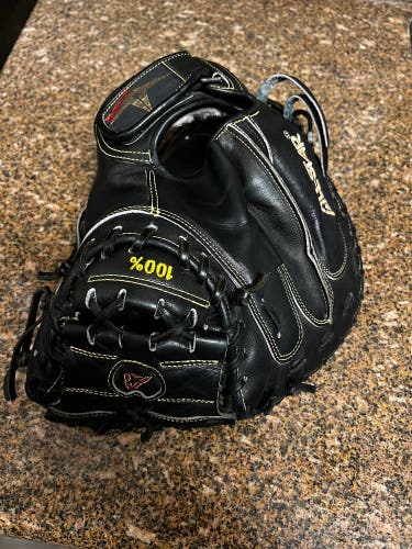 Used Right Hand Throw 34" CM3000MBK Catcher's Glove