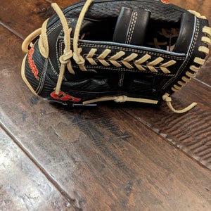 New Wilson Right Hand Throw Infield A2000 Softball Glove 12"