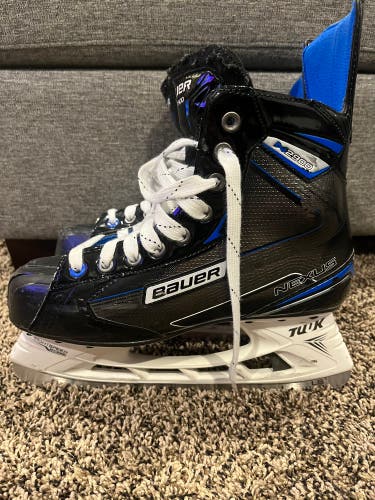 Bauer Extra Wide Width Size 9 Nexus N2900 Hockey Skates