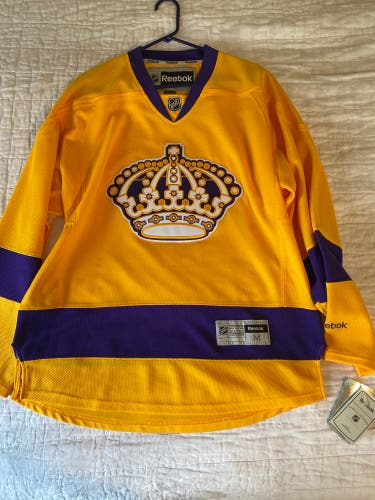 LA Kings retro hockey jersey men’s medium