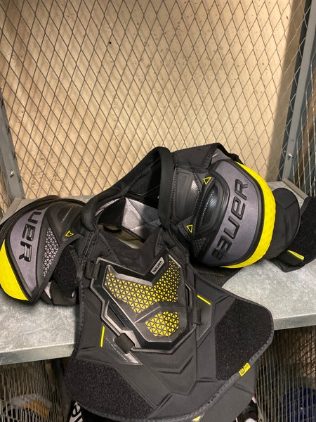Senior New Medium Bauer Supreme Ultrasonic Shoulder Pads