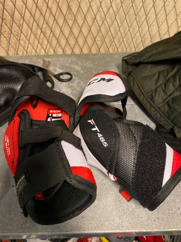 New Small CCM JetSpeed FT485 Elbow Pads