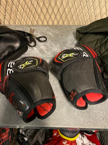 Used Small Bauer VAPOR 2X PRO Elbow Pads