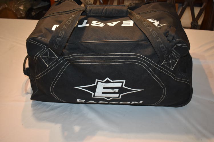 Easton Synergy EQ Rolling Hockey Bag - Great Condition!