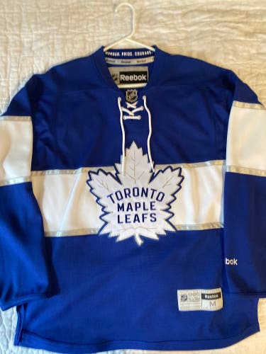 Toronto maples leafs jersey