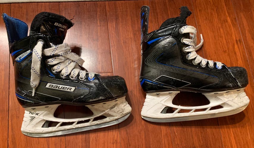 Used Bauer Extra Wide Width Size 3 Nexus 2900 Hockey Skates