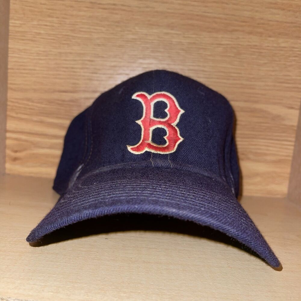 New Era Boston Red Sox Laurel Sidepatch Cap Men Caps Blue in Size:7 1/8