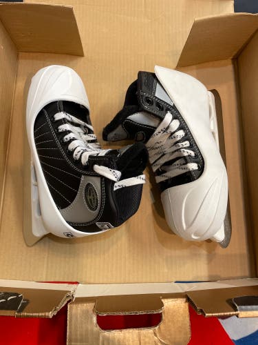 New CCM Regular Width Size 1 652 Super Tacks Hockey Goalie Skates