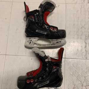 Used Bauer Regular Width  Size 11 Vapor Hockey Skates