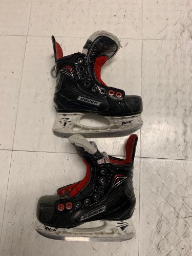 Used Bauer Regular Width  Size 11 Vapor Hockey Skates