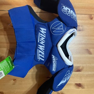 Winnwell  Avenger Hockey Shoulder Pad  Medium