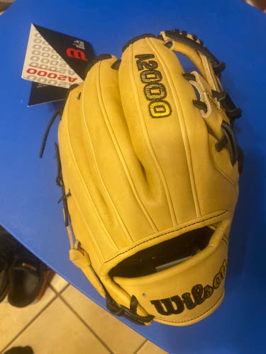 New Infield 11.5" A2000 Baseball Glove