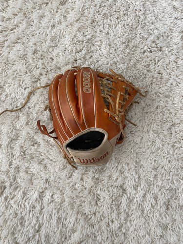 Right Hand Throw 11.5" A2000 Baseball Glove