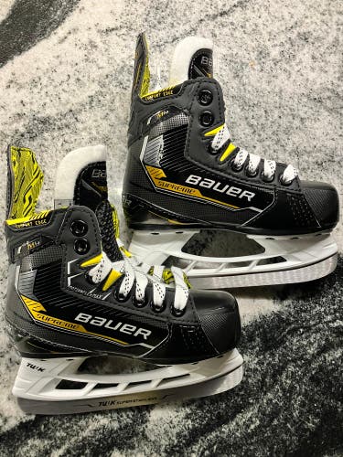New Bauer Regular Width  Size 10 Supreme M4 Hockey Skates