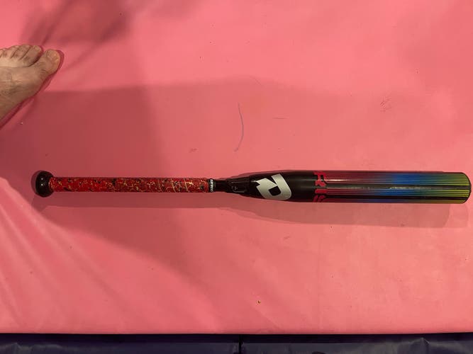 29/18 Demarini prism Black Used 29” -11 Fastpitch bat
