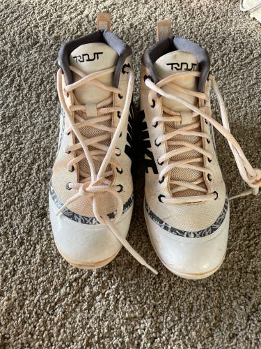 White Men's Metal High Top Trout-Size 8