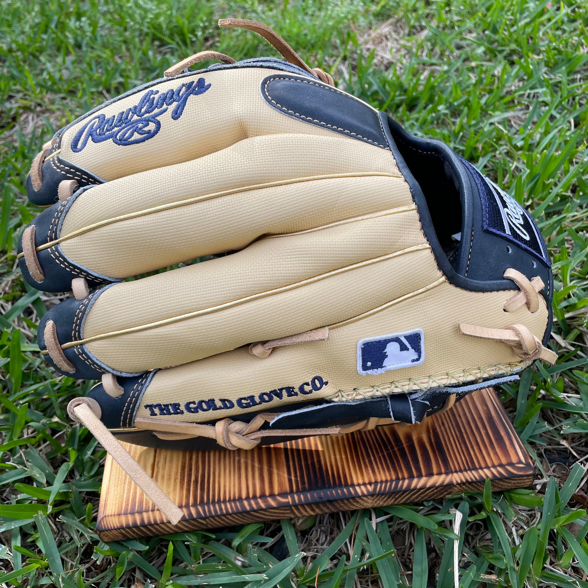 Rawlings Heart of The Hide Japan 11.75 inch PRO205-30JP Baseball Glove