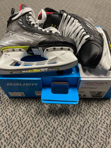 Bauer Hyperlite size 5.5 Fit 2 skates