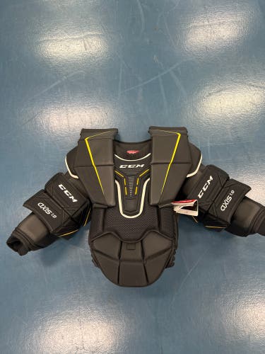 New Small CCM  Axis 1.9 Goalie Chest Protector