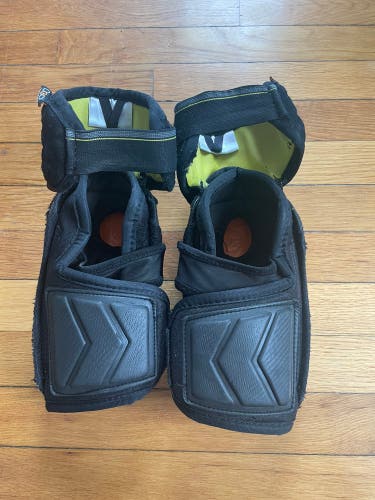 Used Large CCM Tacks 6052 Elbow Pads