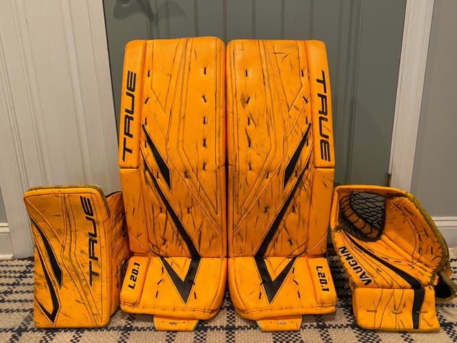 True L20.1 Used NCAA Pro Return Sr Leg Pads (32+2) and blocker, Vaughn SLR2 Glove Full Set
