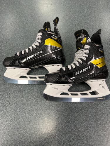 New Bauer  Size 6.5 Supreme UltraSonic Hockey Skates