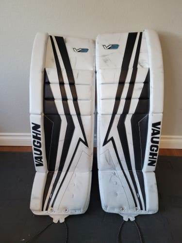 Used 33" Vaughn Velocity V9 Goalie Leg Pads