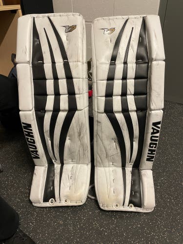 Vaughn v7 pro goalie leg pads 34+2