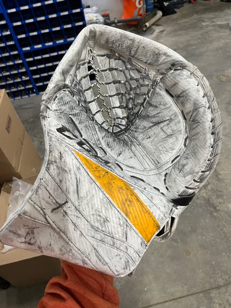 Ccm eflex 3 goalie glove