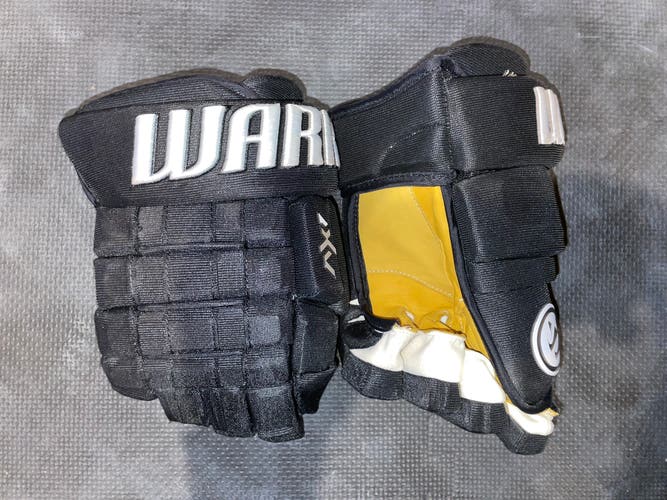Kris Versteeg Warrior 13.5" AX1 Pro Stock Hockey Gloves Pro Stock
