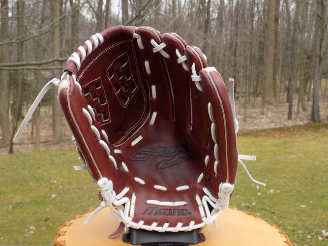 Used Mizuno Right Hand Throw Pitcher's Supreme Series Softball Glove 12.5"