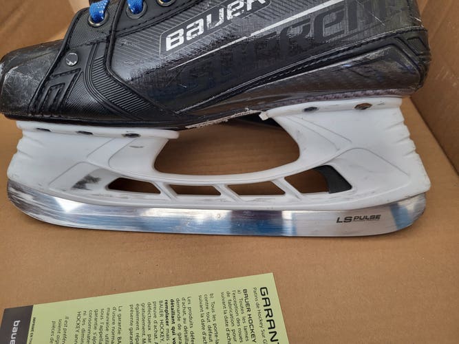 Youth Used Bauer Supreme 3S Pro Hockey Skates Size 4.5