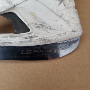 Youth Used Bauer Supreme 3S Hockey Skates Regular Width Size 3.5