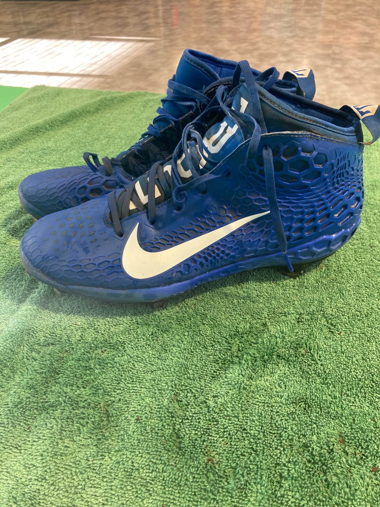 trout 5 baseball cleats