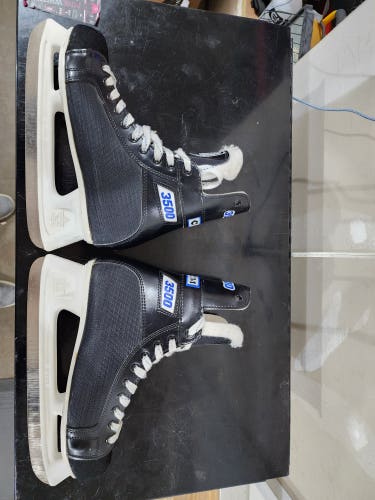 CCM 3500 Vintage Skates Size 9