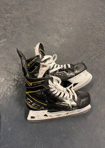 Used CCM Regular Width  Size 9.5 AS3 Pro Hockey Skates